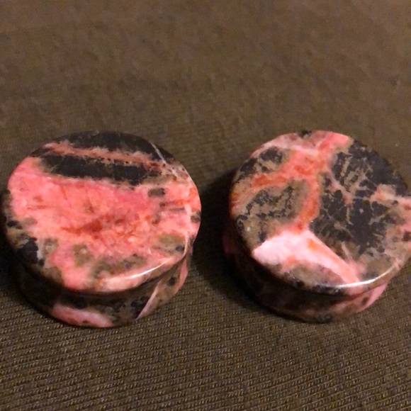Stone plugs - Picture 2 of 3